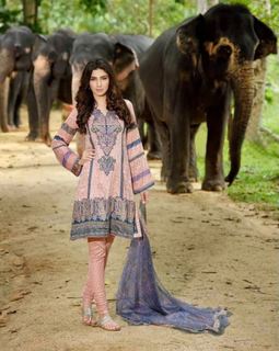 Mahira Khan feet photo thumbnail