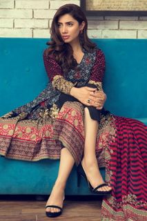 Mahira Khan feet photo thumbnail