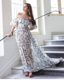 Mahira Khan feet photo thumbnail