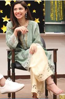 Mahira Khan feet photo thumbnail