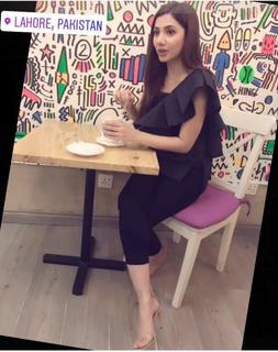 Mahira Khan feet photo thumbnail