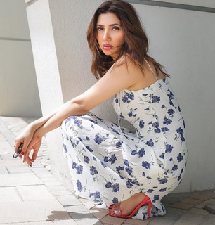Mahira Khan feet photo thumbnail