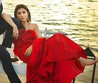 Mahira Khan feet photo thumbnail