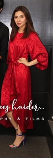 Mahira Khan feet photo thumbnail