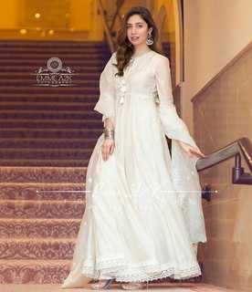 Mahira Khan feet photo thumbnail