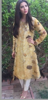 Mahira Khan feet photo thumbnail