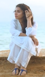 Mahira Khan feet photo thumbnail