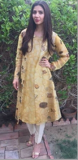 Mahira Khan feet photo thumbnail