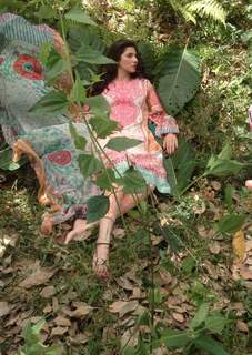 Mahira Khan feet photo thumbnail