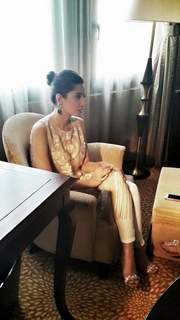 Mahira Khan feet photo thumbnail