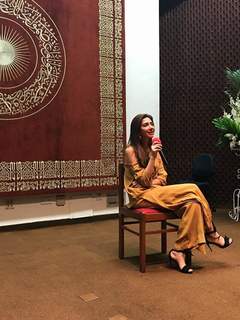 Mahira Khan feet photo thumbnail