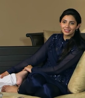 Mahira Khan feet photo thumbnail
