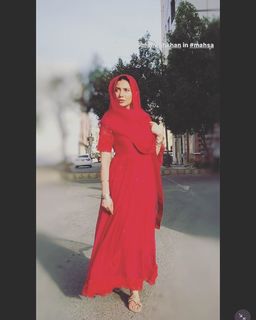 Mahira Khan feet photo thumbnail