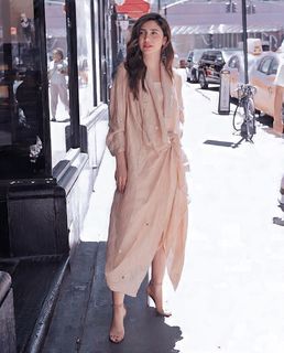 Mahira Khan feet photo thumbnail