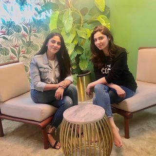 Mahira Khan feet photo thumbnail