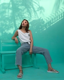 Mahira Khan feet photo thumbnail