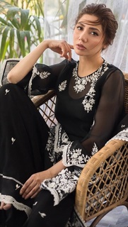 Mahira Khan feet photo thumbnail