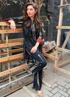 Mahira Khan feet photo thumbnail