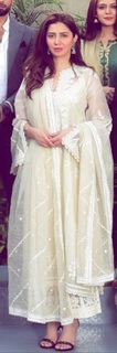 Mahira Khan feet photo thumbnail