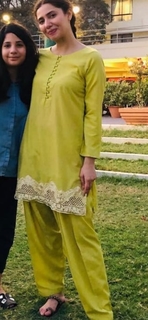 Mahira Khan feet photo thumbnail