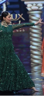 Mahira Khan feet photo thumbnail