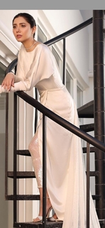 Mahira Khan feet photo thumbnail