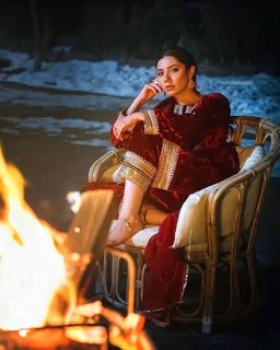 Mahira Khan feet photo thumbnail