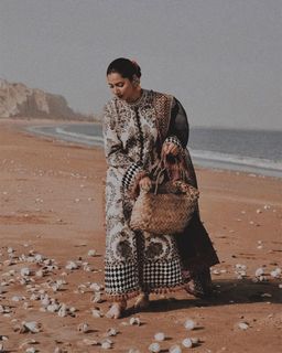 Mahira Khan feet photo thumbnail
