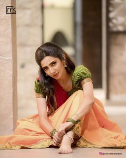 Mahira Khan feet photo thumbnail