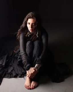 Mahira Khan feet photo thumbnail