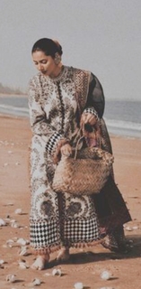 Mahira Khan feet photo thumbnail