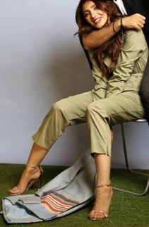 Mahira Khan feet photo thumbnail