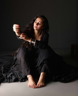 Mahira Khan feet photo thumbnail