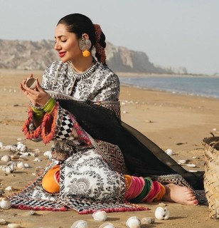 Mahira Khan feet photo thumbnail