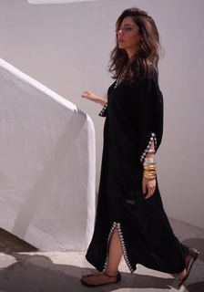 Mahira Khan feet photo thumbnail