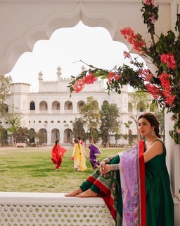 Mahira Khan feet photo thumbnail