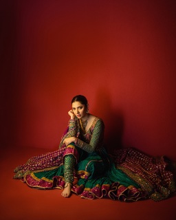 Mahira Khan feet photo thumbnail