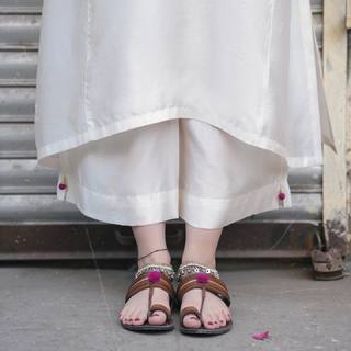 Mahira Khan feet photo thumbnail