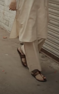 Mahira Khan feet photo thumbnail