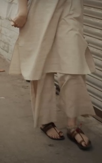 Mahira Khan feet photo thumbnail
