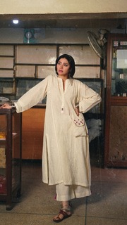 Mahira Khan feet photo thumbnail