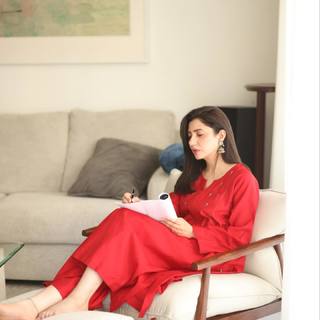 Mahira Khan feet photo thumbnail