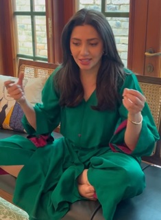 Mahira Khan feet photo thumbnail