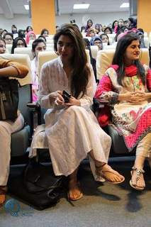 Mahira Khan feet photo thumbnail