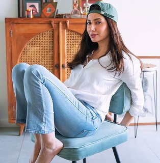 Mahira Khan feet photo thumbnail