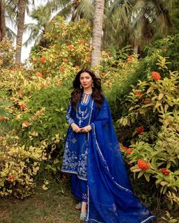 Mahira Khan feet photo thumbnail