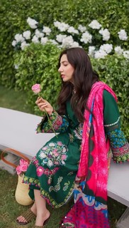 Mahira Khan feet photo thumbnail