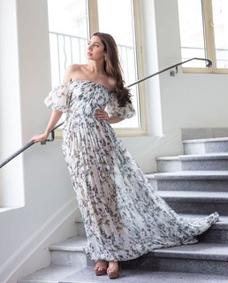 Mahira Khan feet photo thumbnail