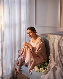 Mahira Khan feet photo thumbnail