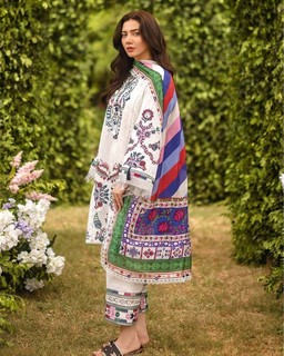 Mahira Khan feet photo thumbnail